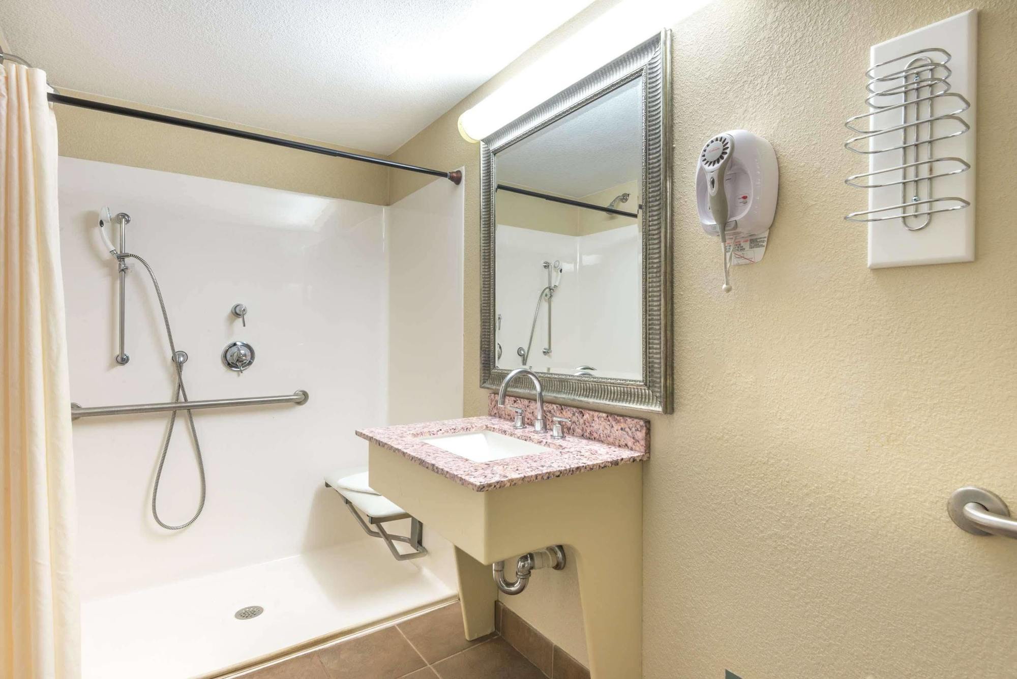 Super 8 By Wyndham Watertown/Cambridge/Boston Area Hotel Exterior photo